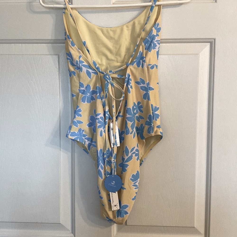 Bold Blooms O-Ring Scoop Neck One Piece Swimsuit. Size L. NWT - Picture 4 of 6